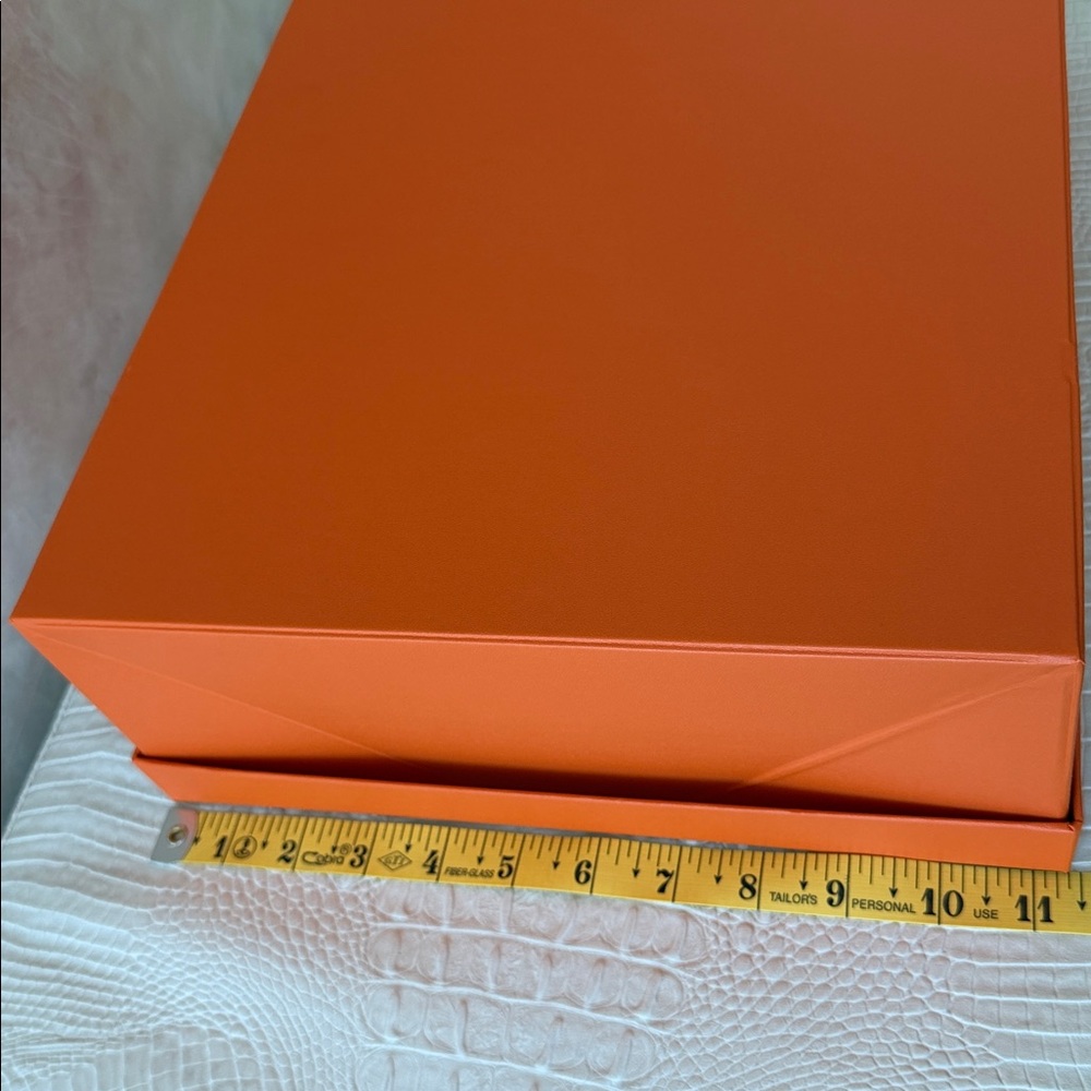 Hermes Large storage , Evelyne, Bolide, Sweater, sneakers, shoes box.like new - Picture 11 of 12
